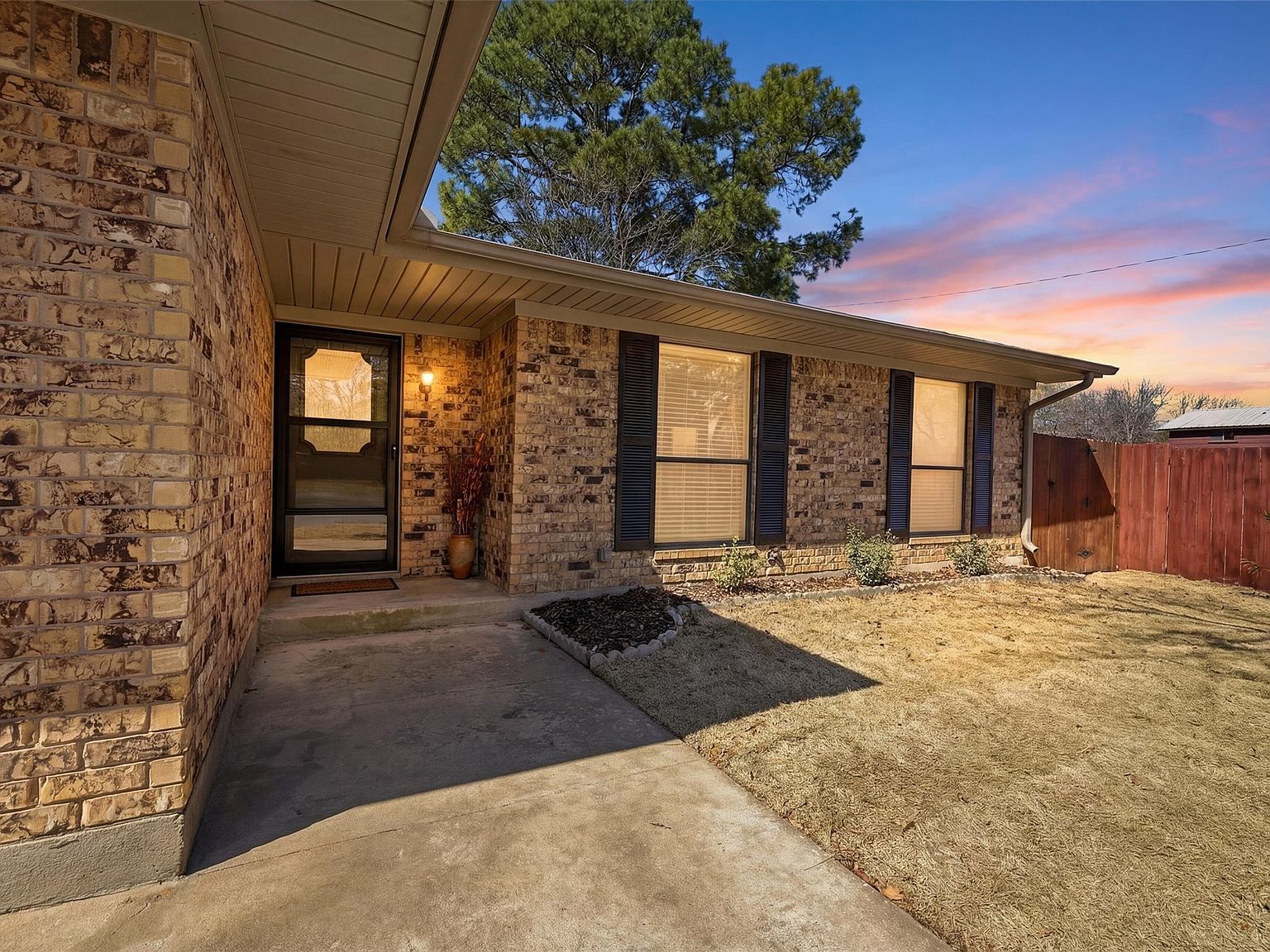 1901 Paula Dr Denison, TX 75020 - Thumbnail 2