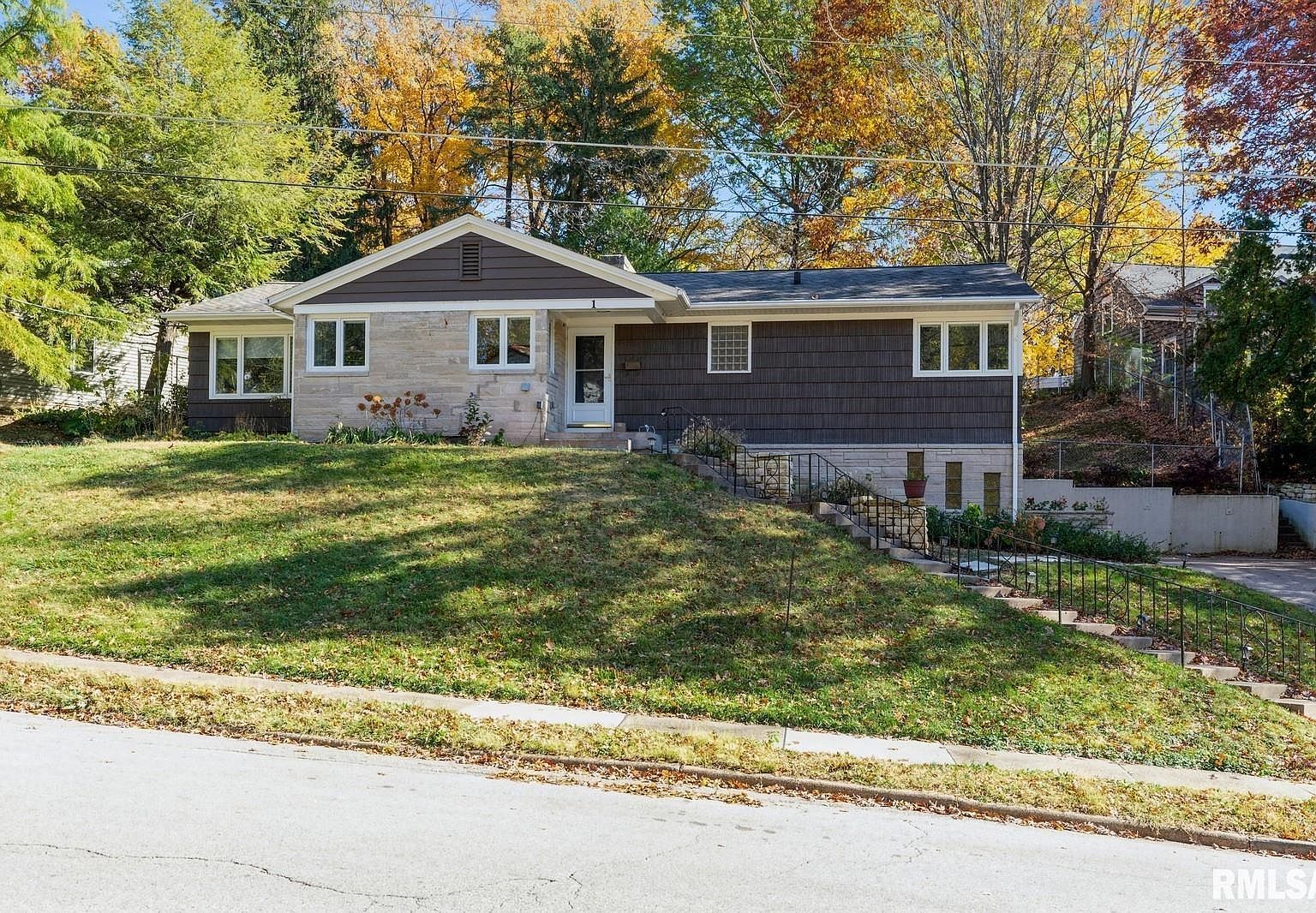 1 Kenwood Ave Davenport, IA 52803 - Thumbnail 2