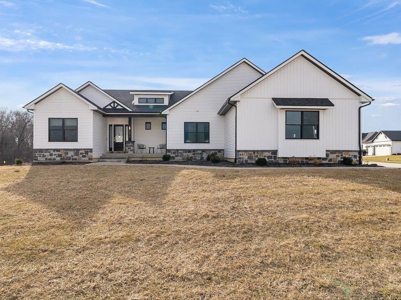 6817 Timber Ct Bettendorf, IA 52722 - Thumbnail 2