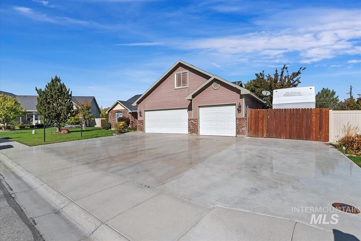 710 W Wildrye Ct Nampa, ID 83686 - Thumbnail 2