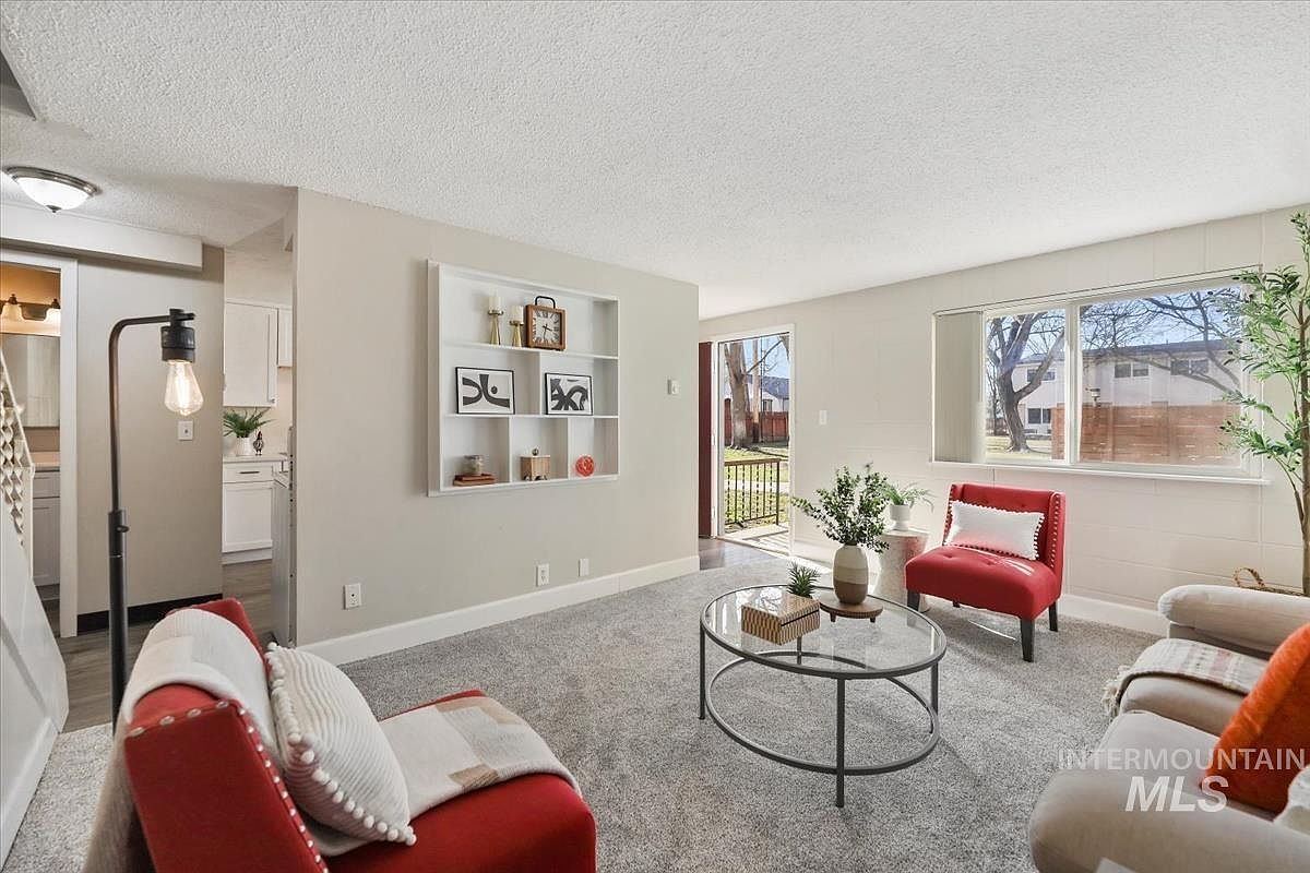 952 S Curtis Rd Boise, ID 83705 - Thumbnail 2