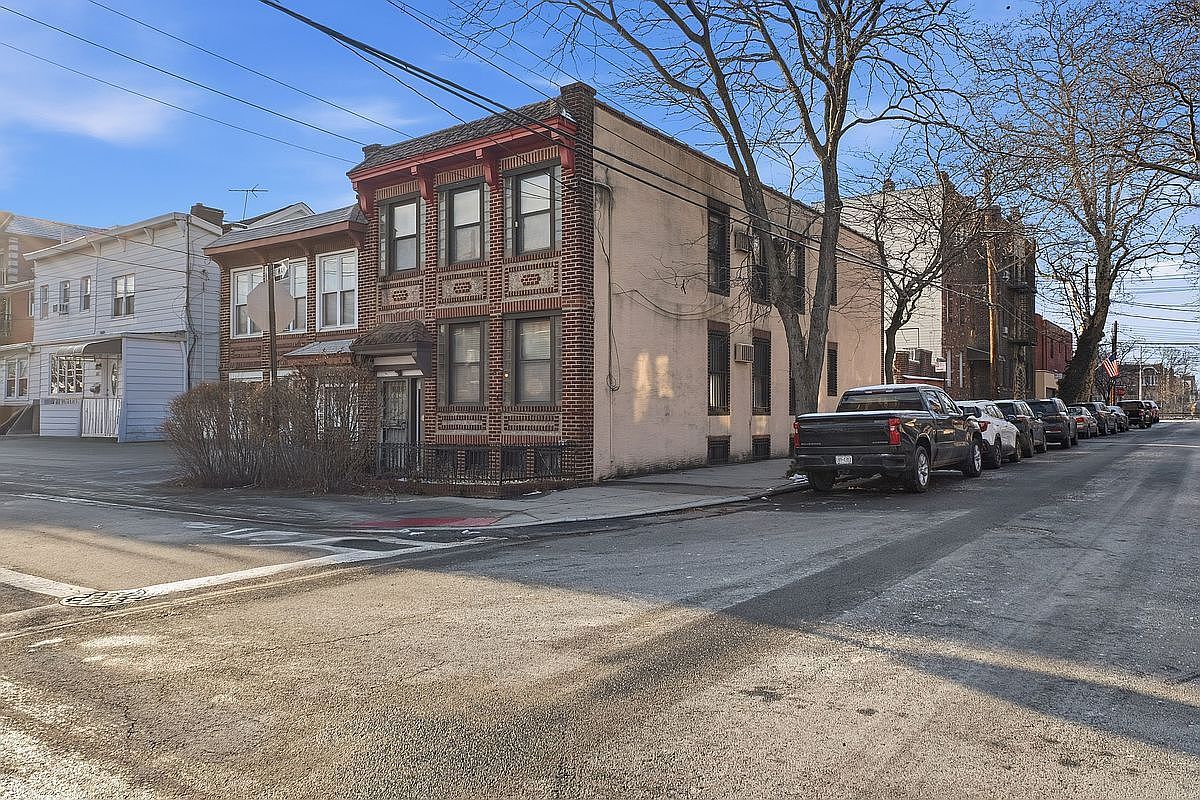 92 Battery Ave Brooklyn, NY 11209 - Thumbnail 2