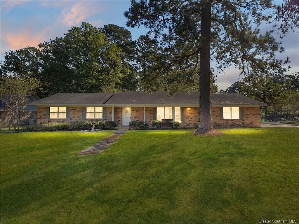 313 Ridge Row Pineville, LA 71360  | Single Family