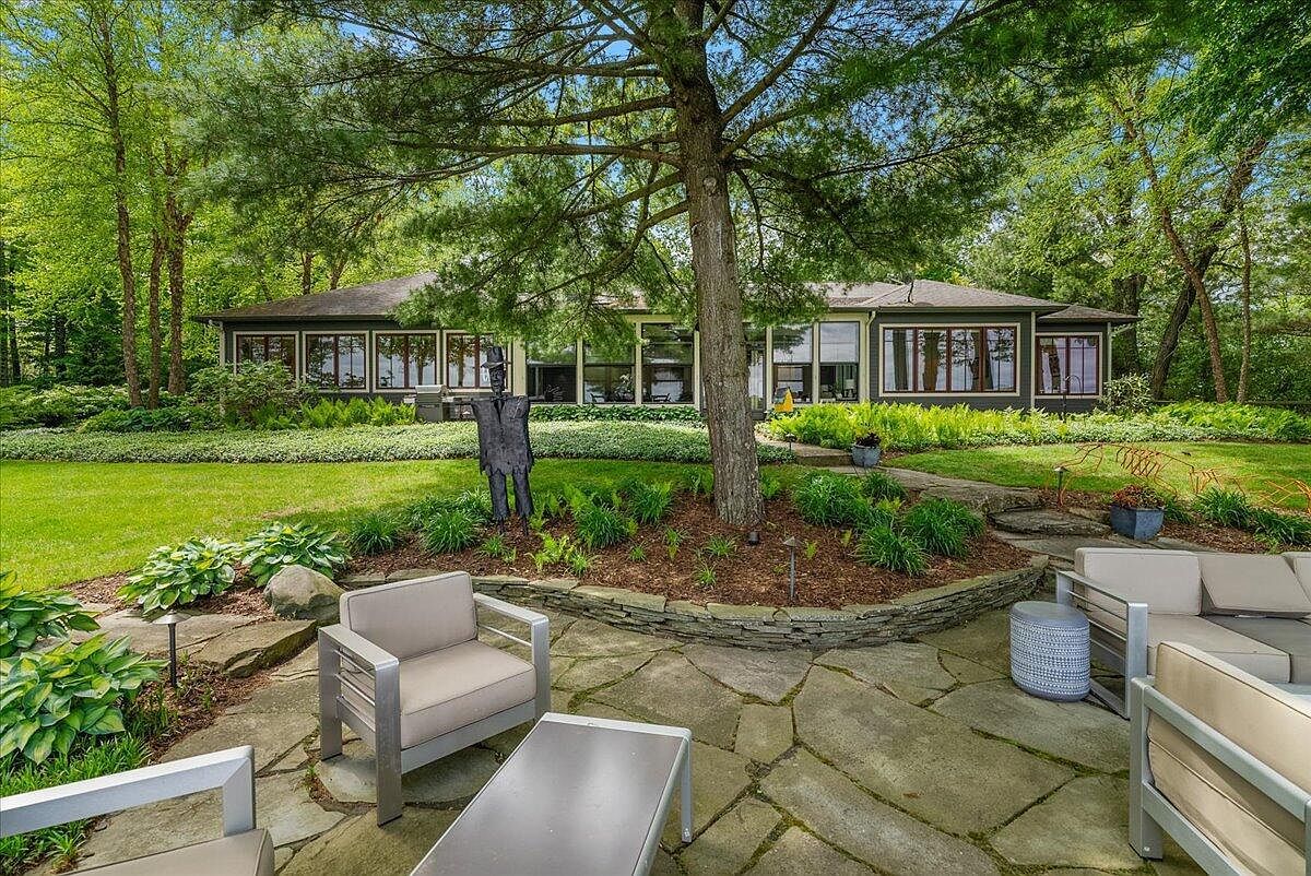 6403 Riverside Rd Fennville, MI 49408 - Thumbnail 2