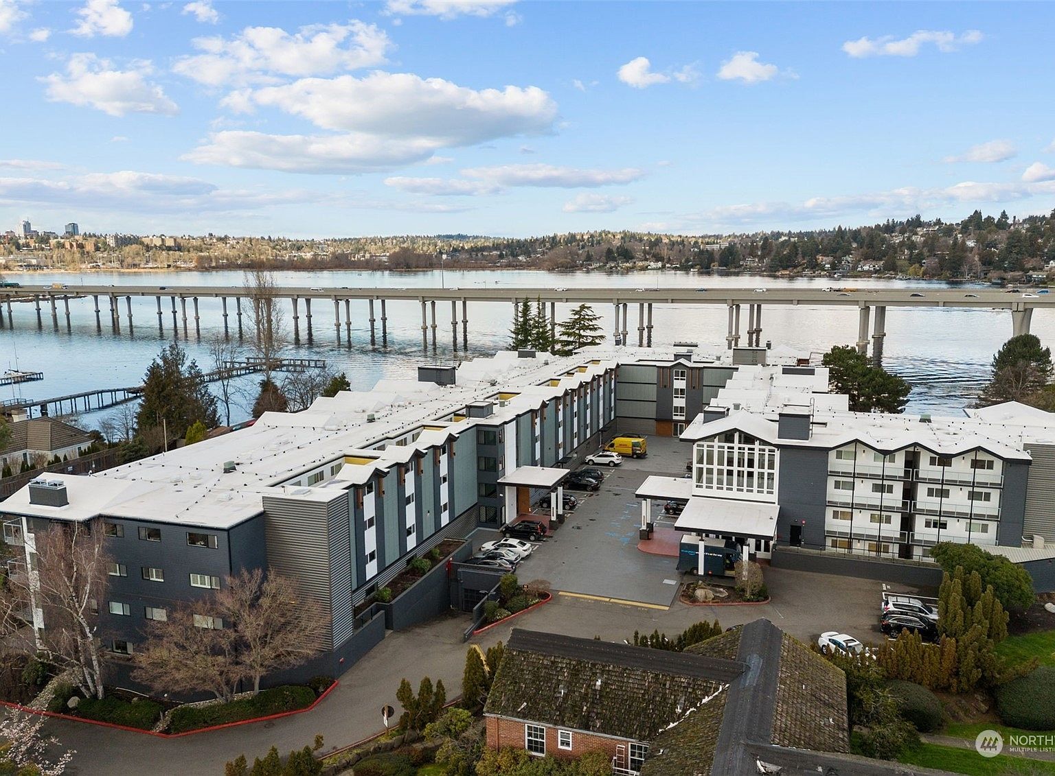 2501 Canterbury Ln E APT 116 Seattle, WA 98112 - Thumbnail 2