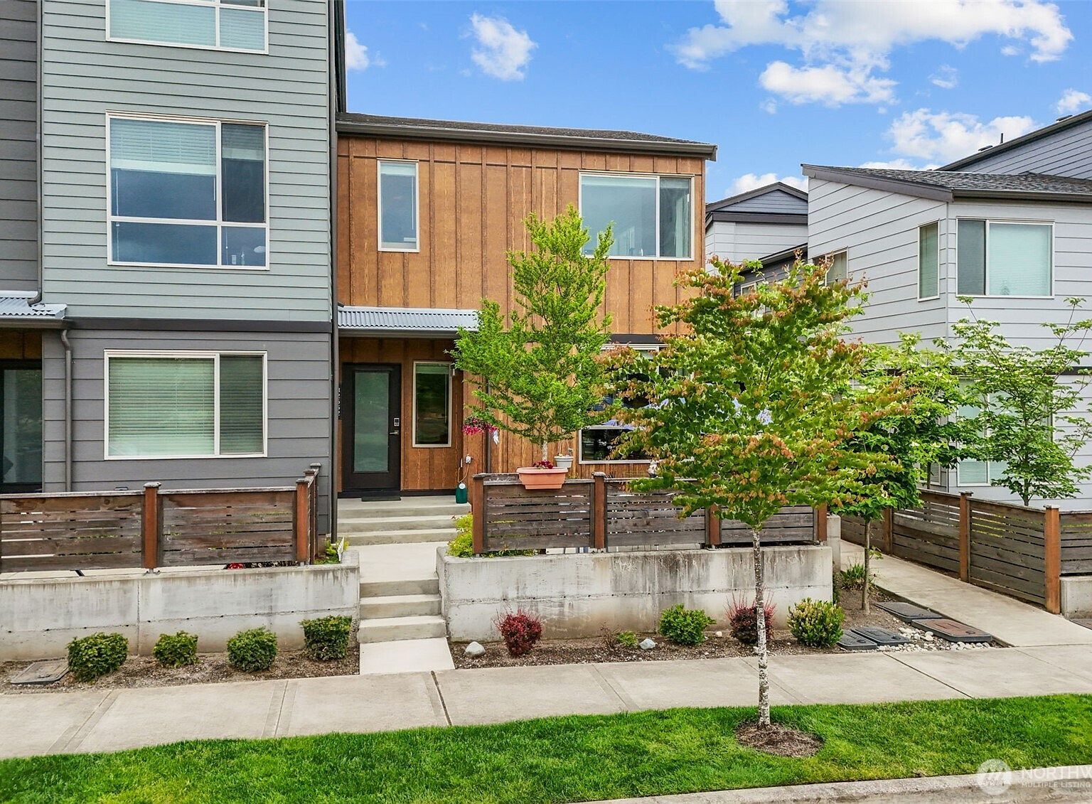 32652 Hemlock Ave SE Black Diamond, WA 98010 - Thumbnail 2