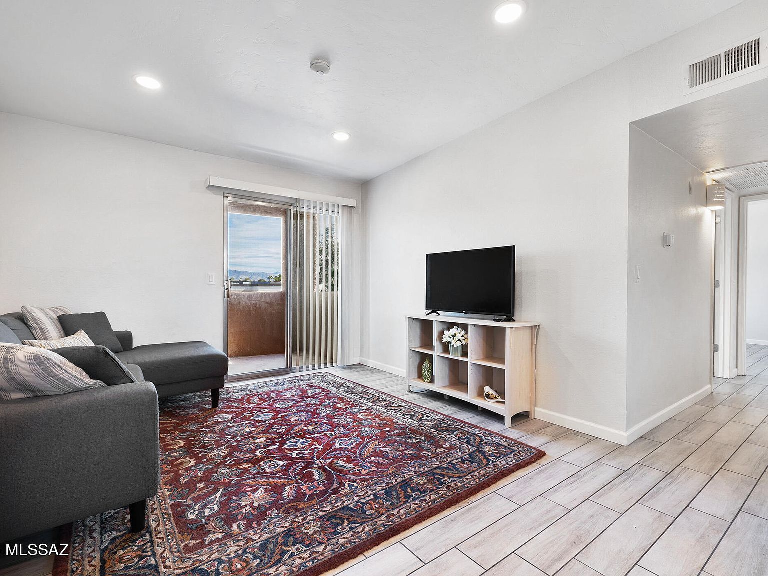 1810 E Blacklidge Dr #Drive322 Tucson, AZ 85719 - Thumbnail 2