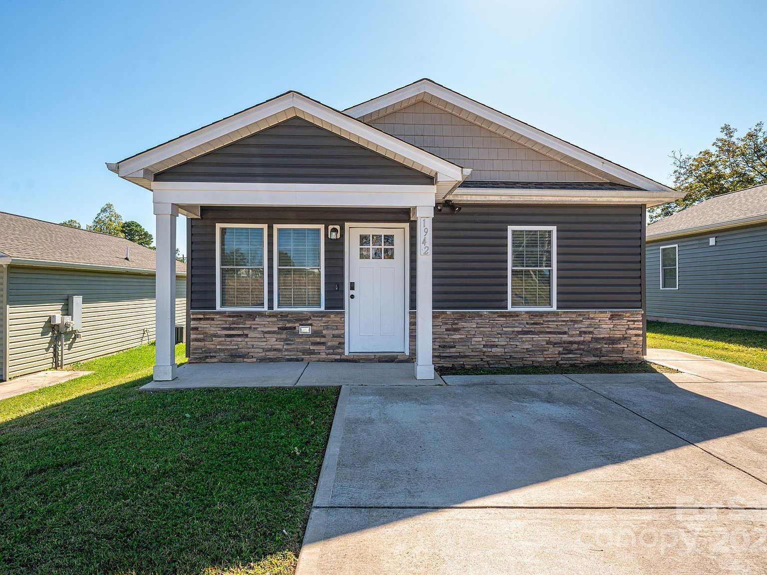 1942 11th Ave NE Hickory, NC 28601 - Thumbnail 2