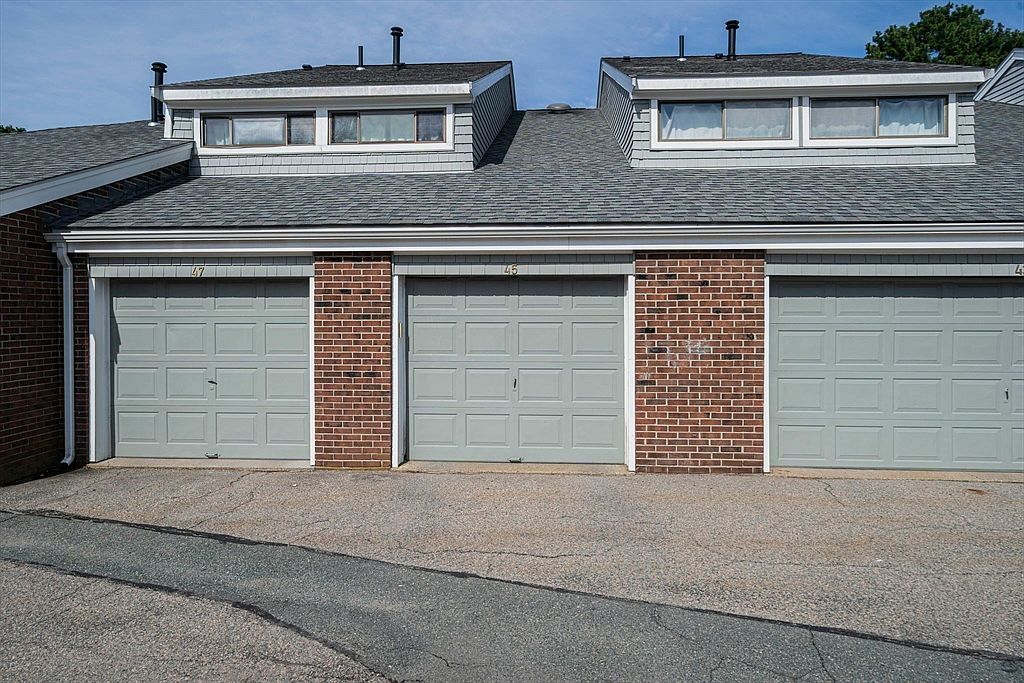 45 Meadowood Dr Unit 45 Stoughton, MA 02072  | New build