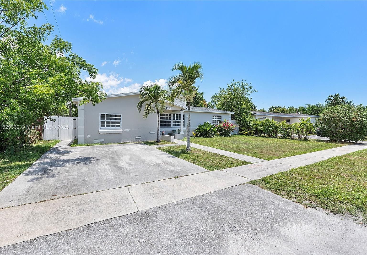 3301 NW 42nd St Lauderdale Lakes, FL 33309 - Thumbnail 2