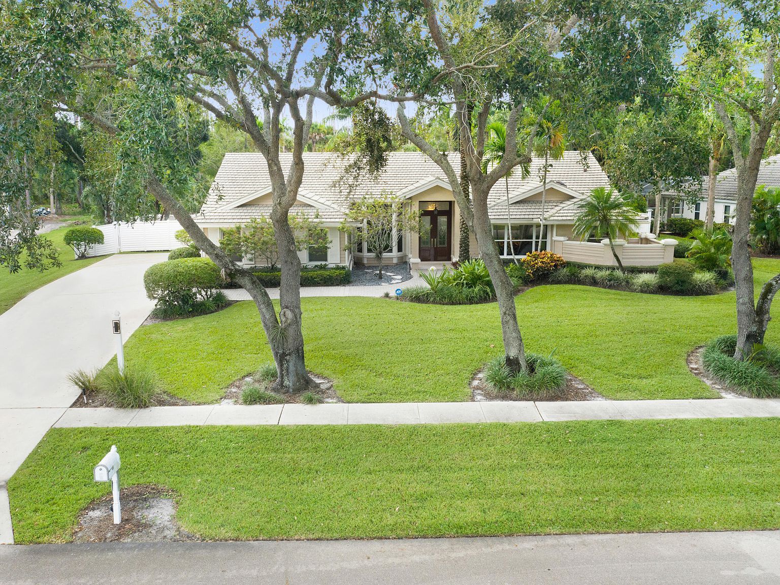 8370 Whispering Oak Way West Palm Beach, FL 33411 - Thumbnail 2