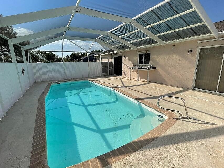 1669 SE North Blackwell Dr Port Saint Lucie, FL 34952 - Thumbnail 2