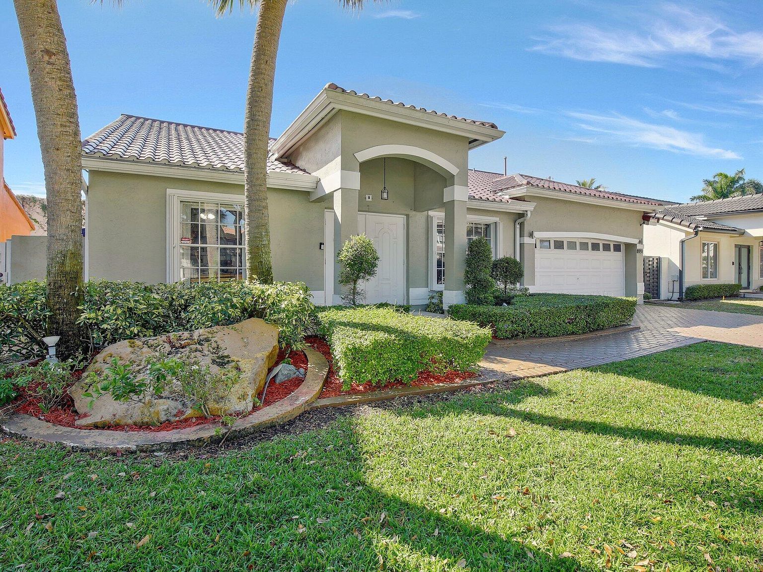 8994 NW 187th St Hialeah, FL 33018 - Thumbnail 2