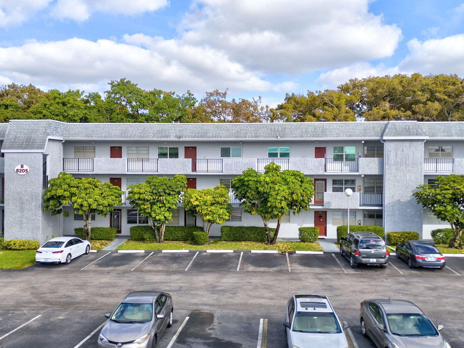 8205 NW 61st St APT B303 Tamarac, FL 33321 - Thumbnail 2