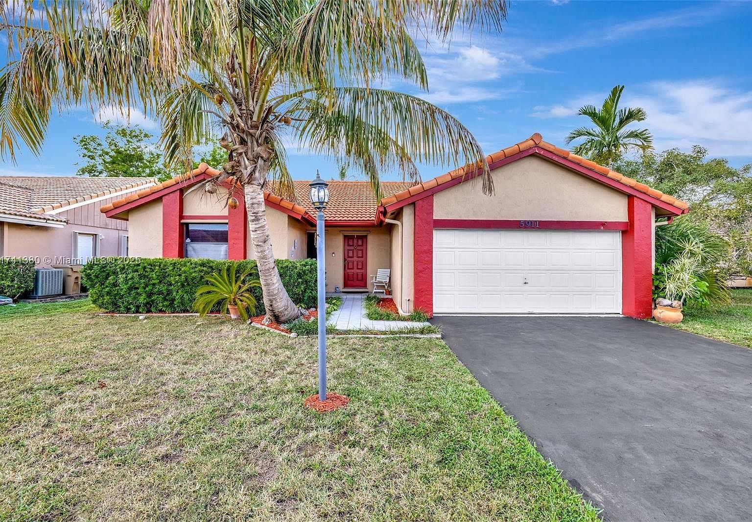 5911 Epsom Ln Davie, FL 33331 - Thumbnail 2