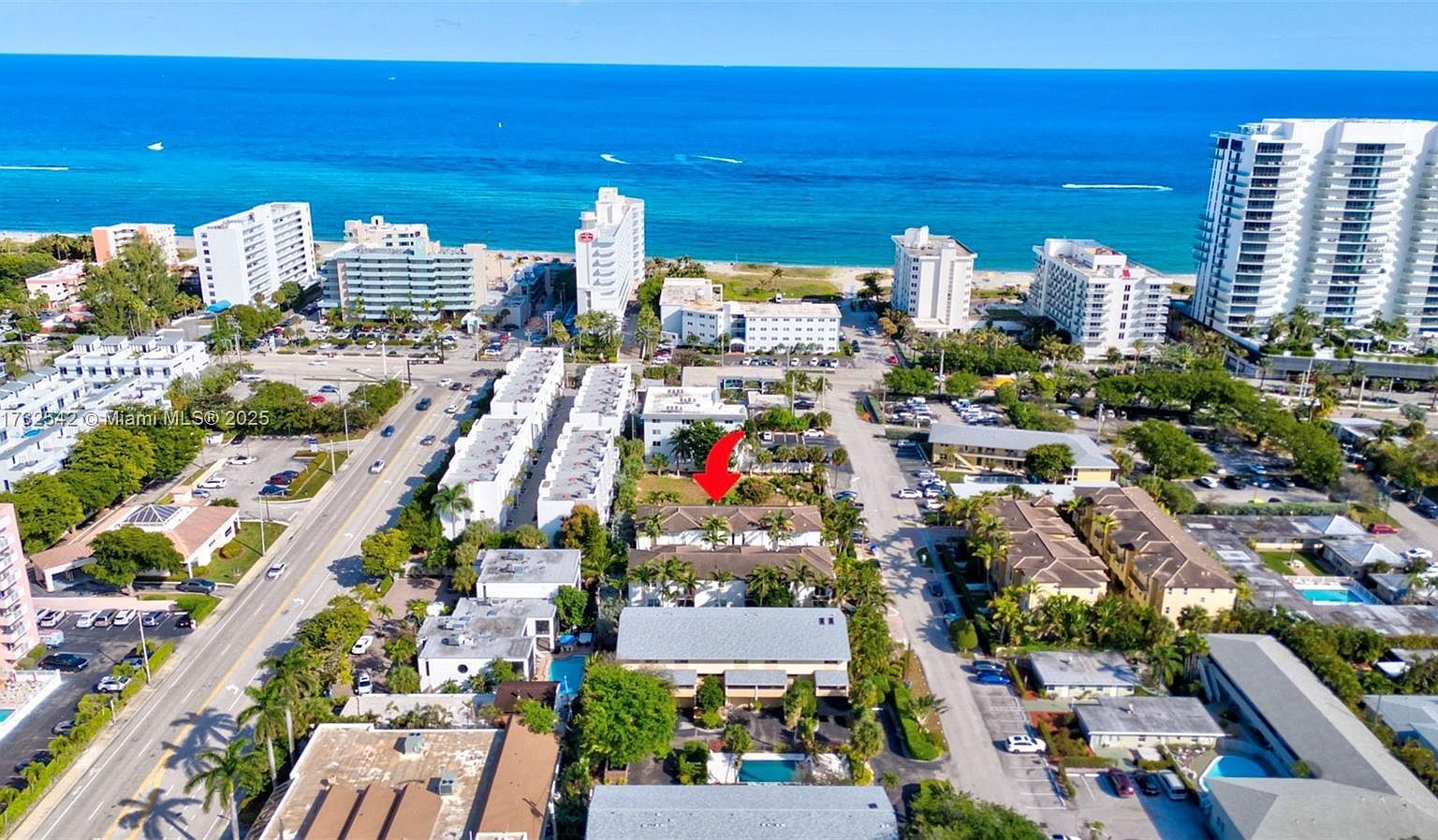 3241 NE 13th St Pompano Beach, FL 33062 - Thumbnail 2