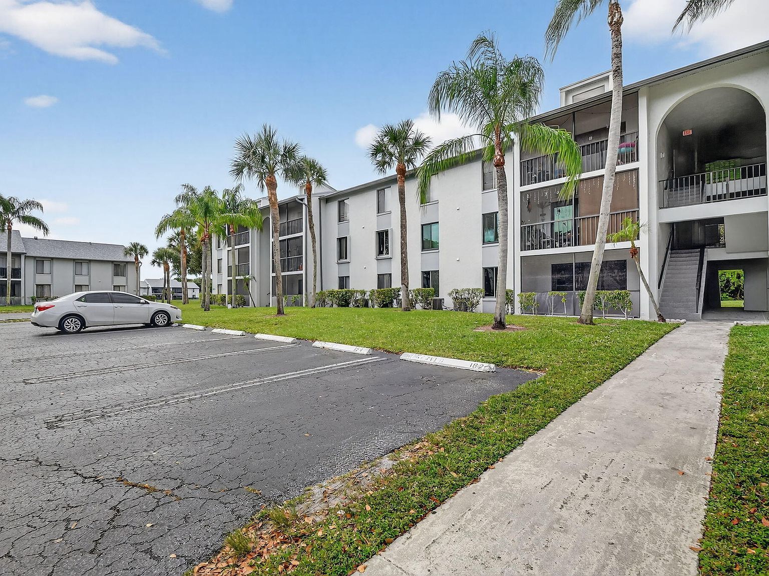 1009 Green Pine Blvd APT F1 West Palm Beach, FL 33409 - Thumbnail 2