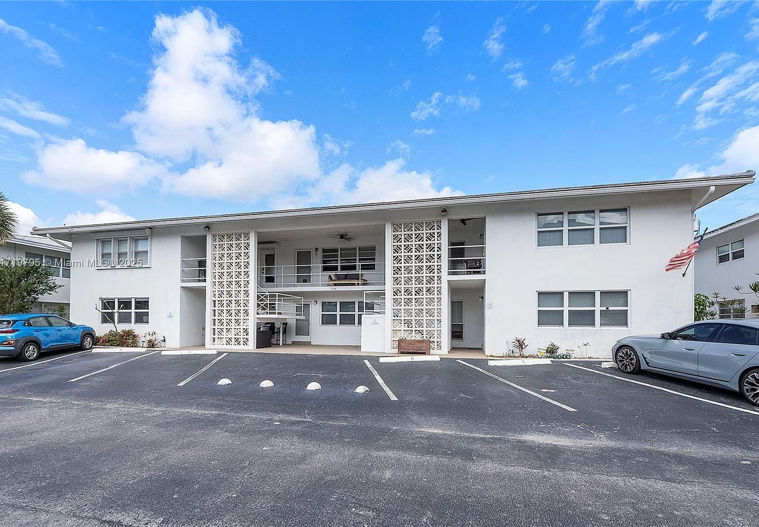 3209 Colony Club Rd APT 1 Pompano Beach, FL 33062 - Thumbnail 2