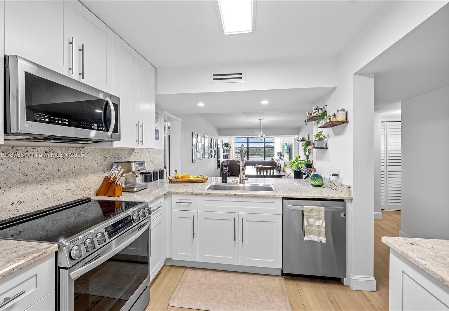 1532 Whitehall Dr APT 304 Fort Lauderdale, FL 33324 - Thumbnail 2