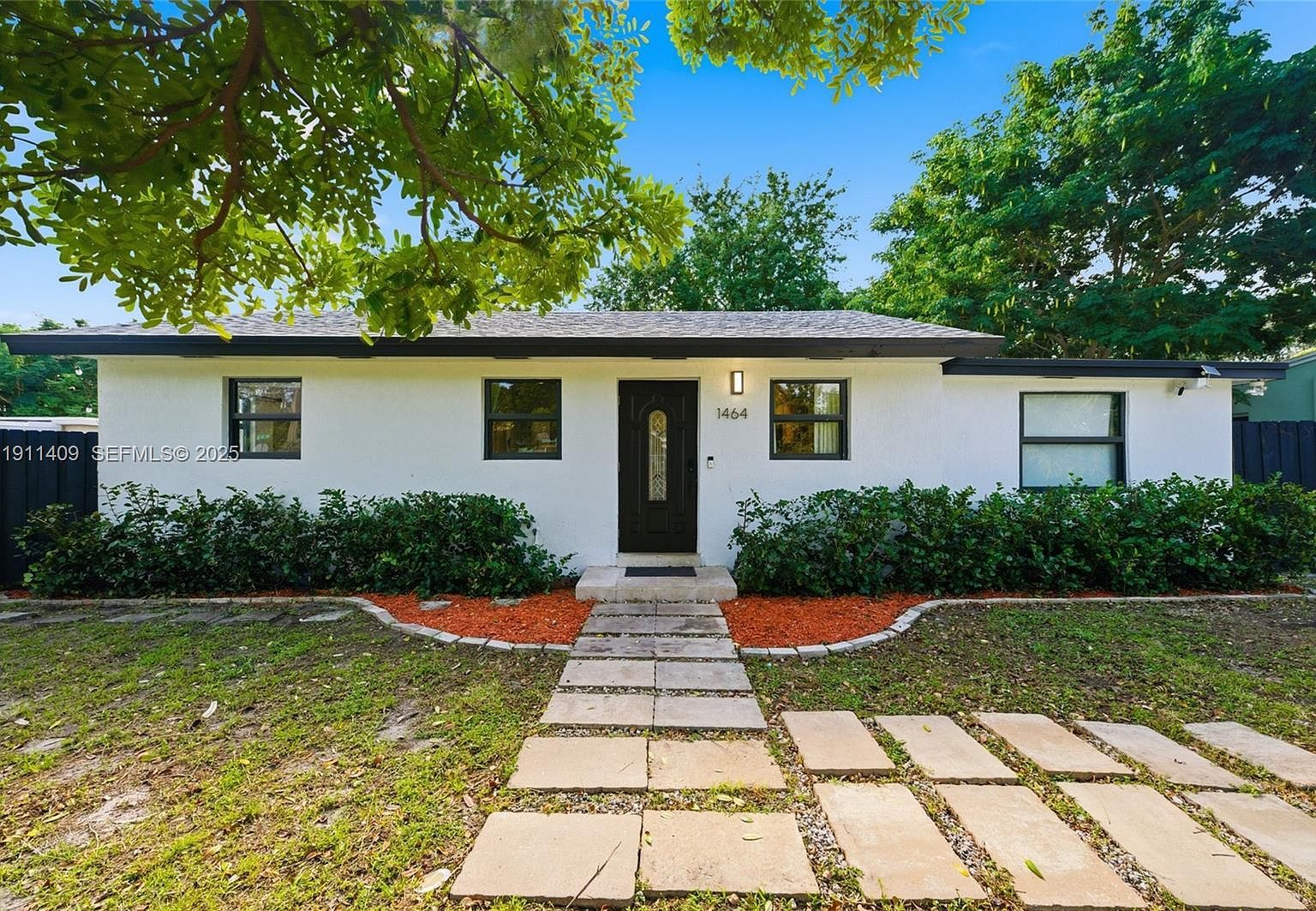 1464 NE 28th St Pompano Beach, FL 33064 - Thumbnail 2