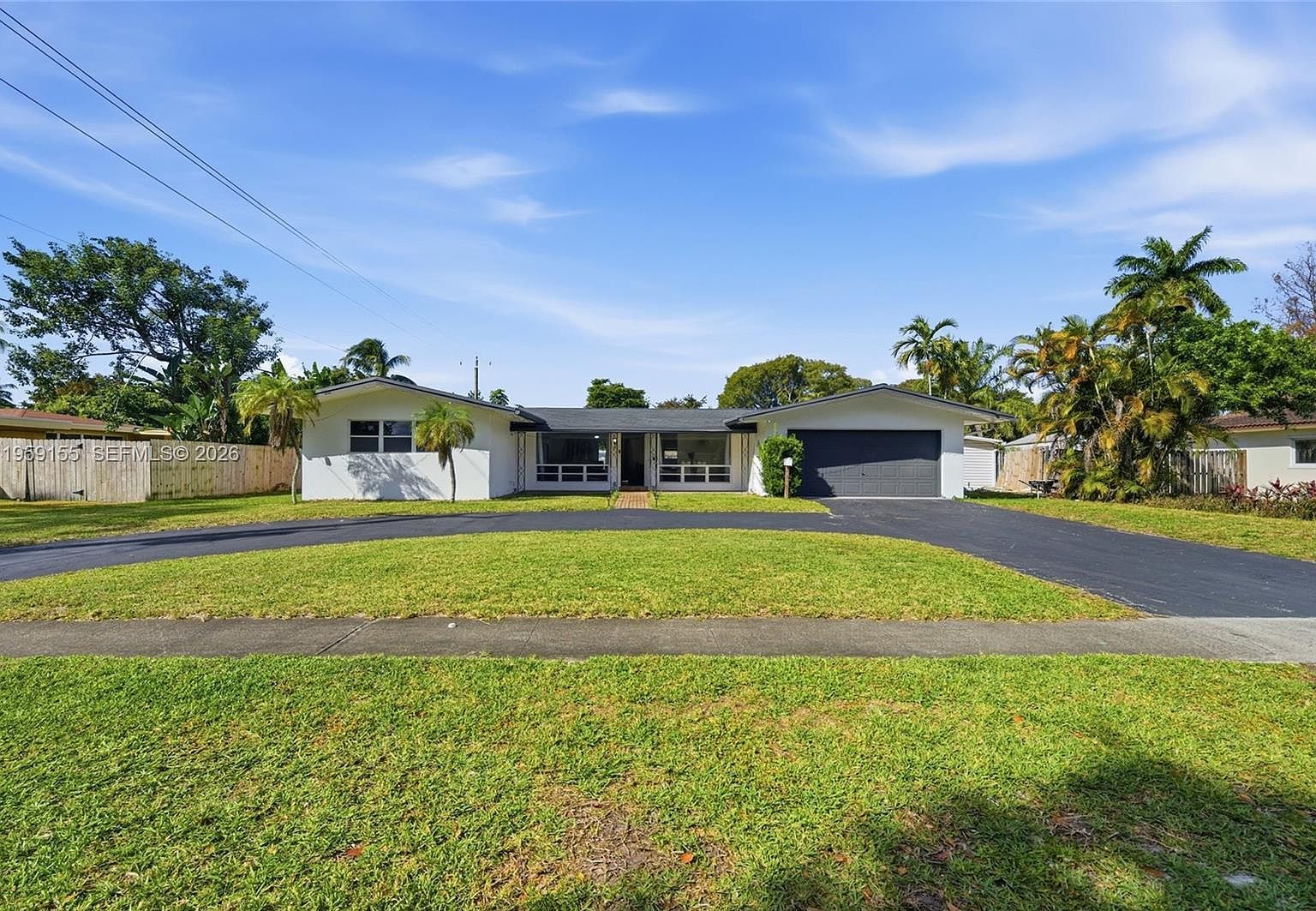 861 N Bel Air Dr Fort Lauderdale, FL 33317 - Thumbnail 2