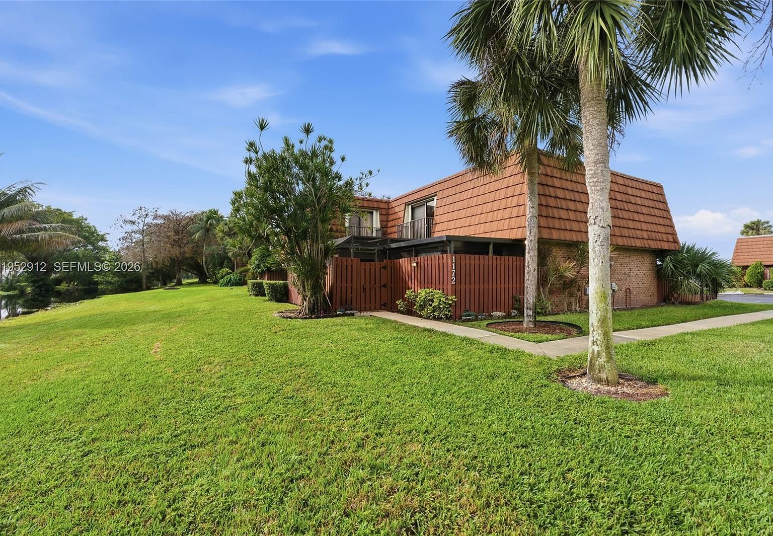 1172 SW 118th Ter Davie, FL 33325 - Thumbnail 2