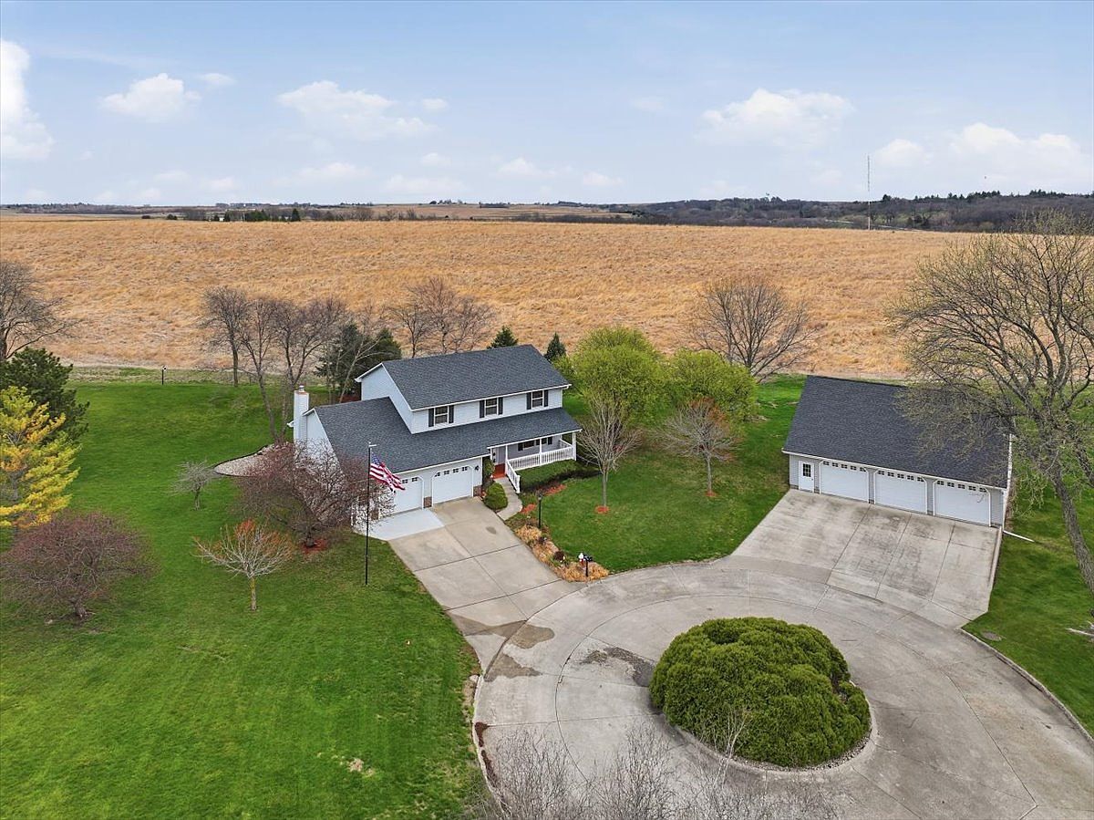 4 Shana Cir Red Oak, IA 51566, 51566