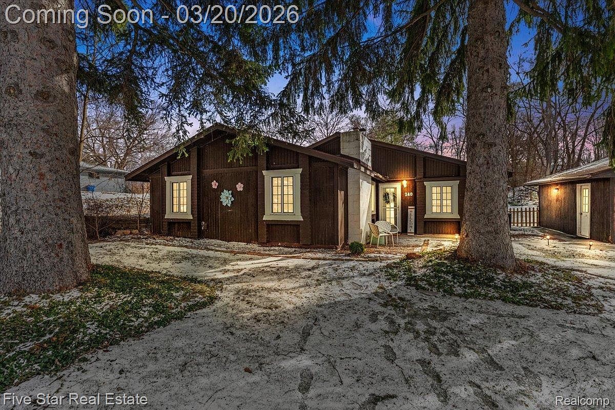 240 N Roslyn Rd Waterford, MI 48328 - Thumbnail 2