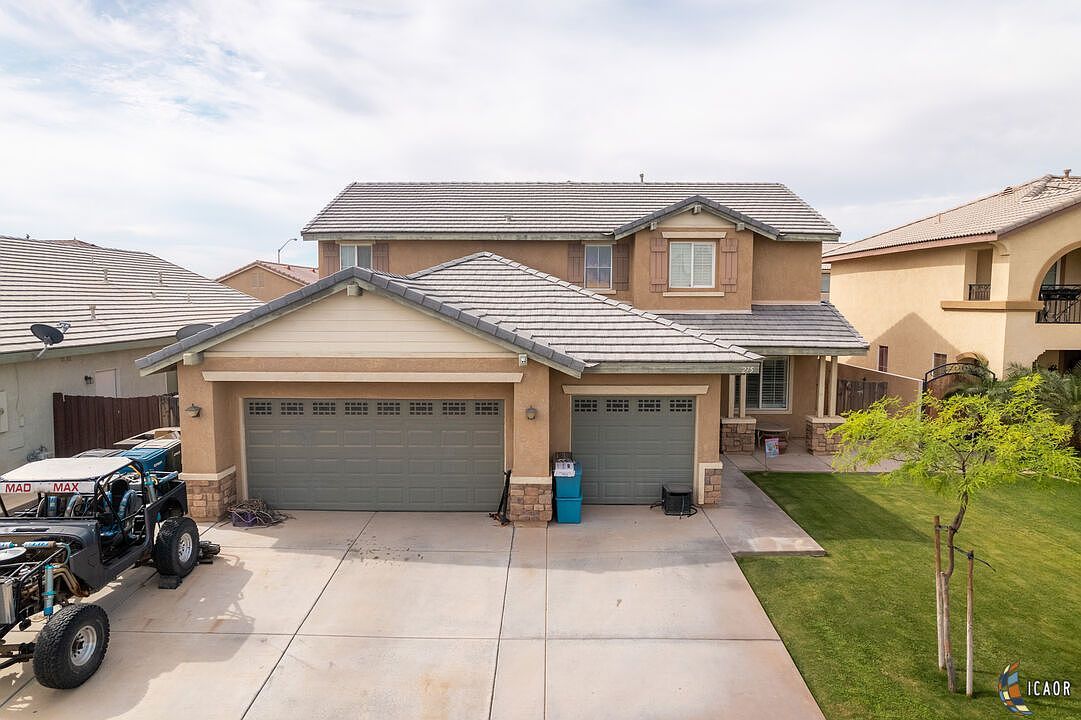275 Countryside Dr El Centro, CA 92243 - Thumbnail 2