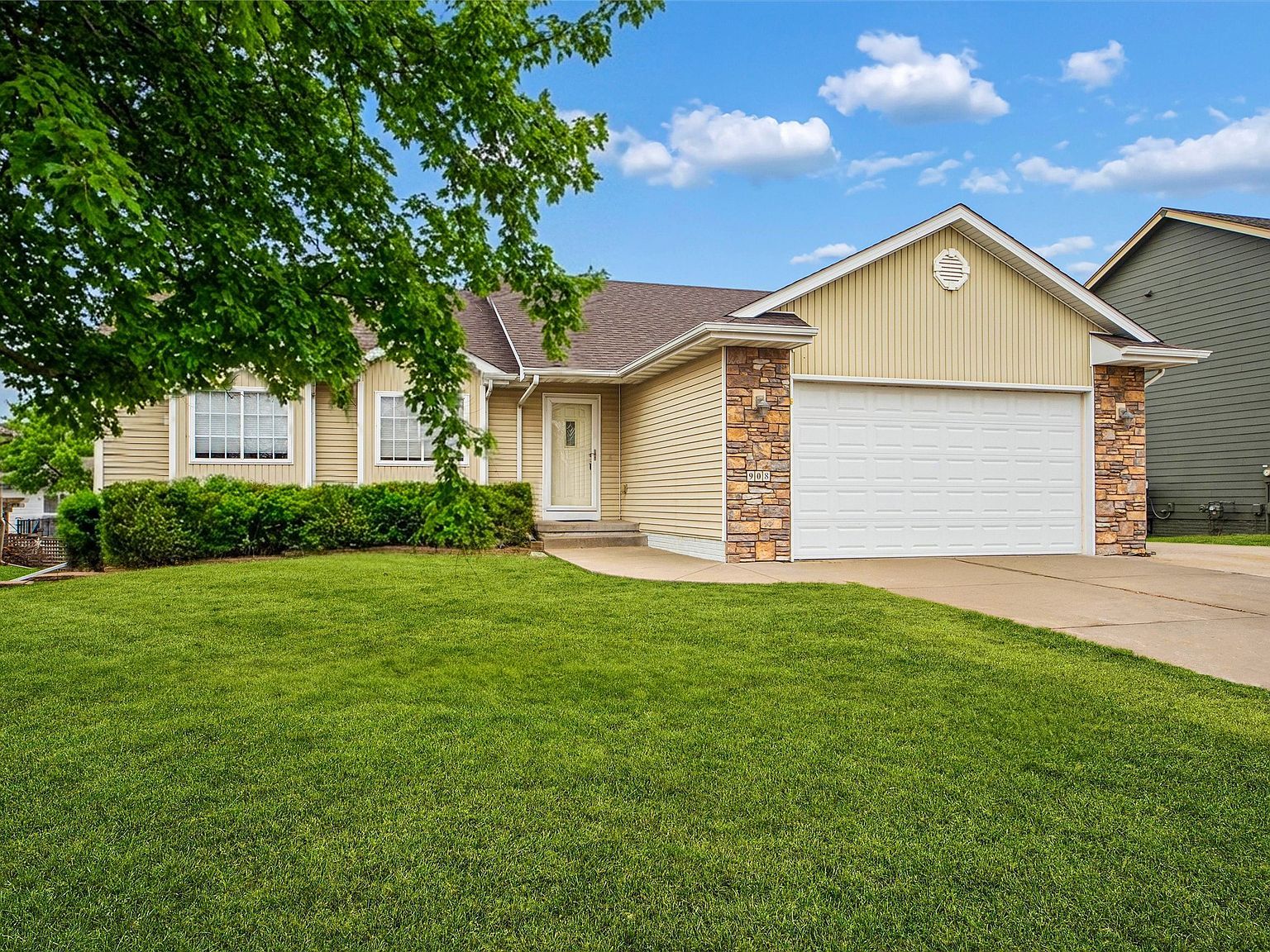 908 14th St SE Bondurant, IA 50035 - Thumbnail 2