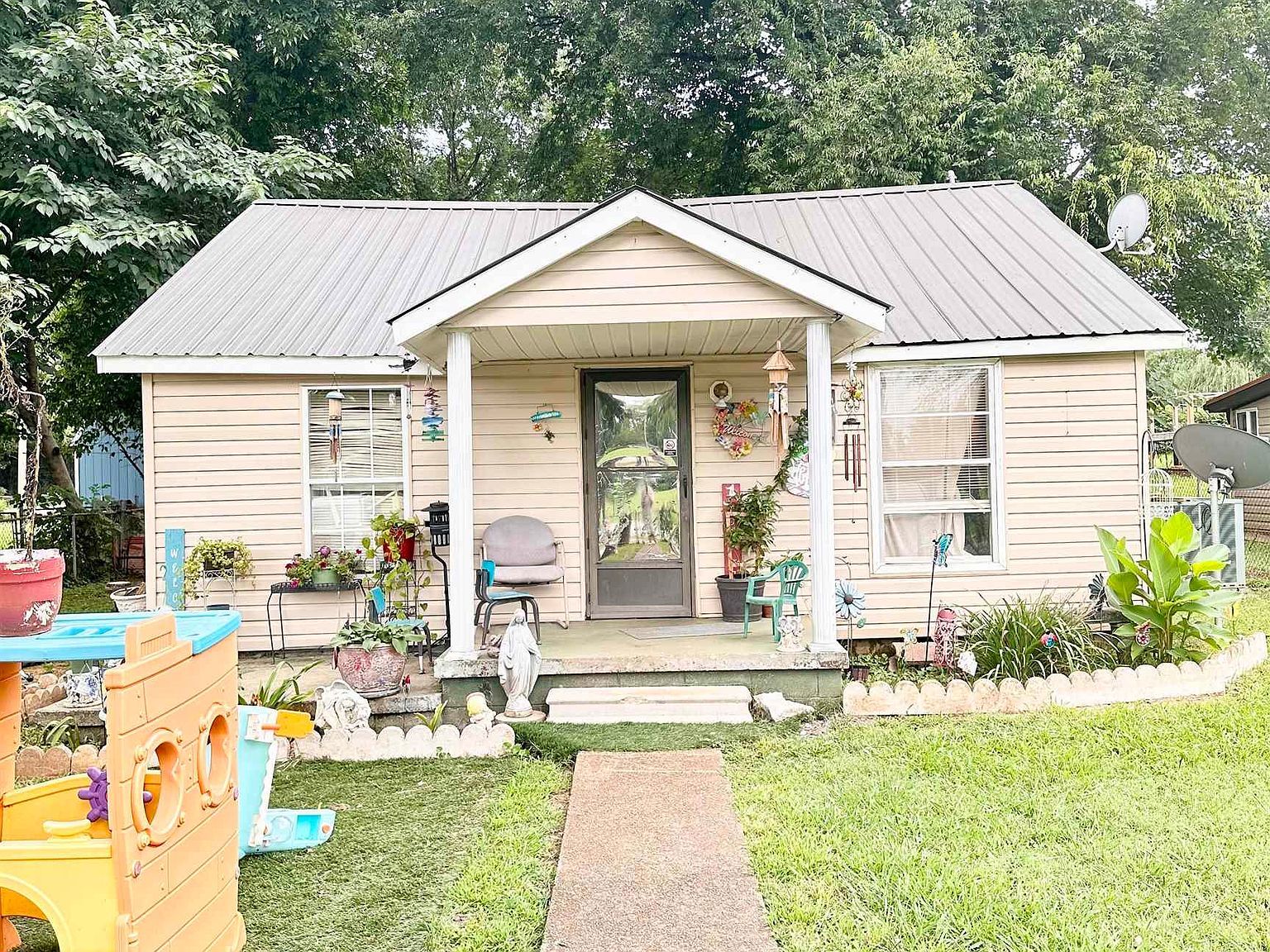 1212 Montgomery Ave Sheffield, AL 35660 - Thumbnail 2