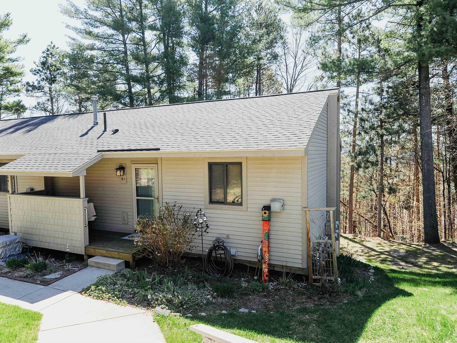 11255 E Fort Rd APT H-1 Suttons Bay, MI 49682 - Thumbnail 2