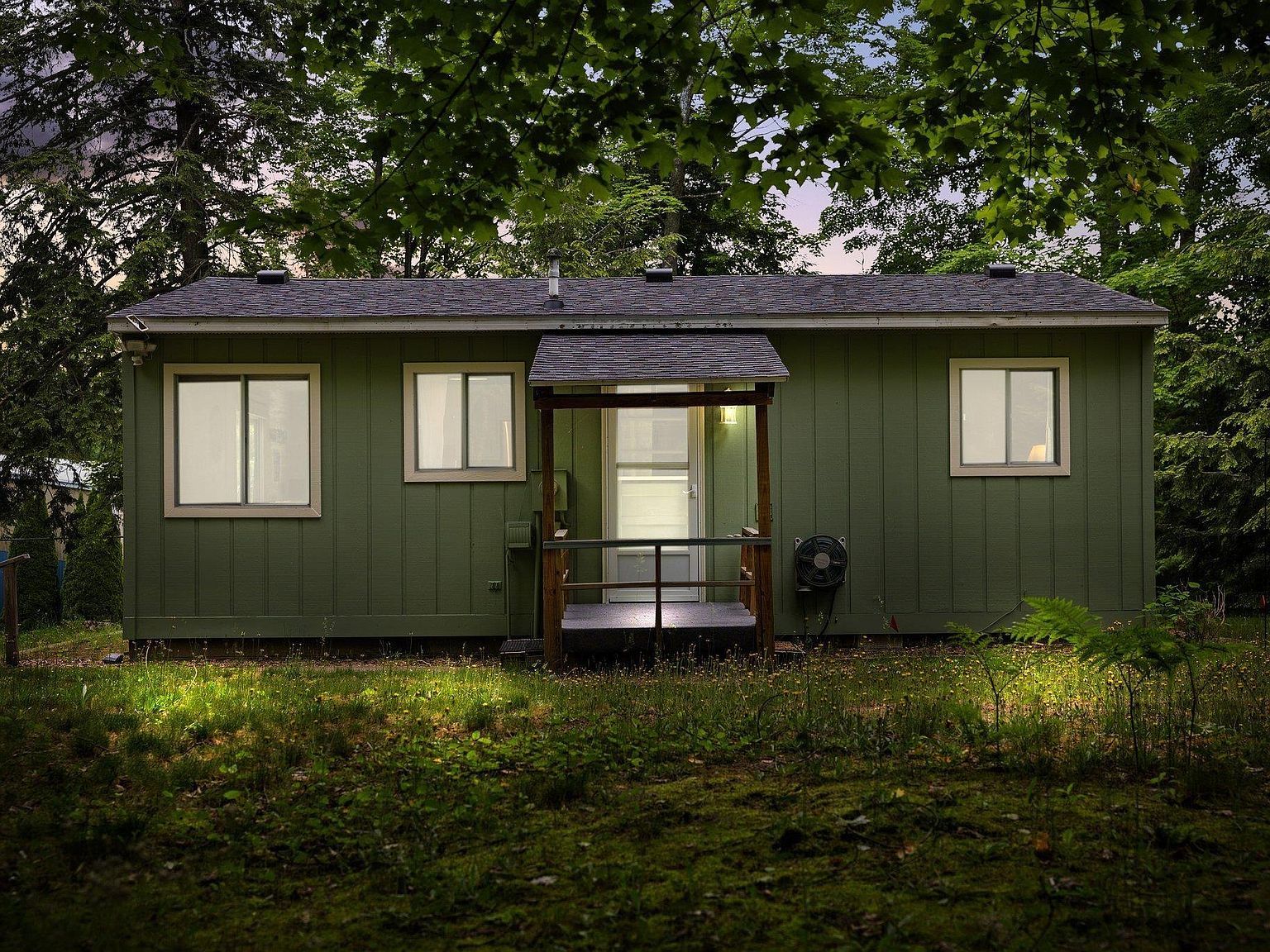 10835 N Shore Dr Northport, MI 49670 - Thumbnail 2