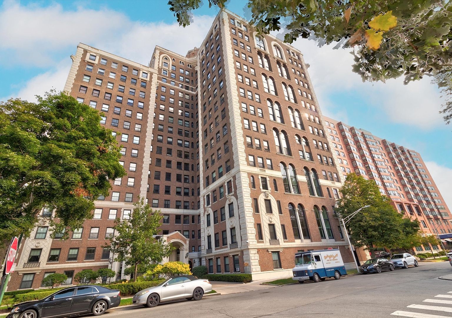 5555 S Everett Ave APT C-14 Chicago, IL 60637 - Thumbnail 2