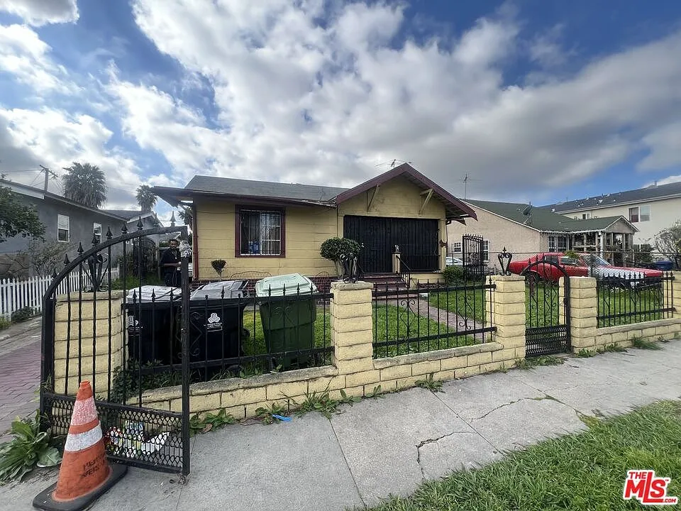 142 W 85th St Los Angeles, CA 90003 | Single Family