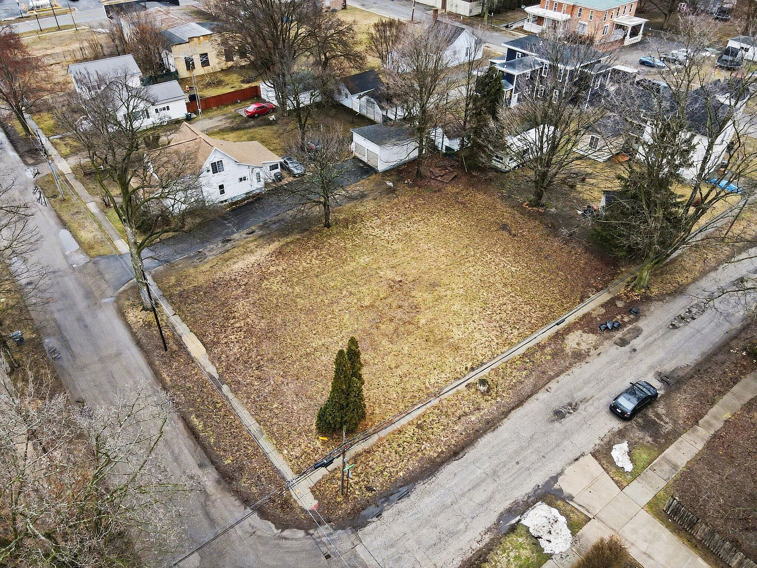 215 W Shepard St Hartford, MI 49057 - Thumbnail 2