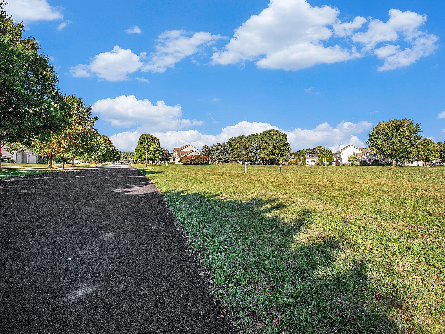 908 Maple Meadows Ave Vicksburg, MI 49097 - Thumbnail 2