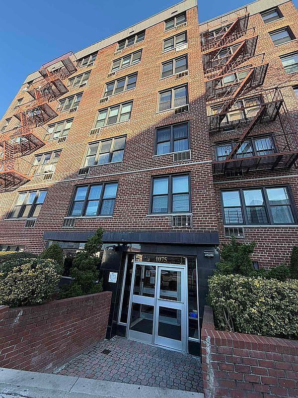 1075 Sheepshead Bay Rd APT 2S Brooklyn, NY 11229 - Thumbnail 2