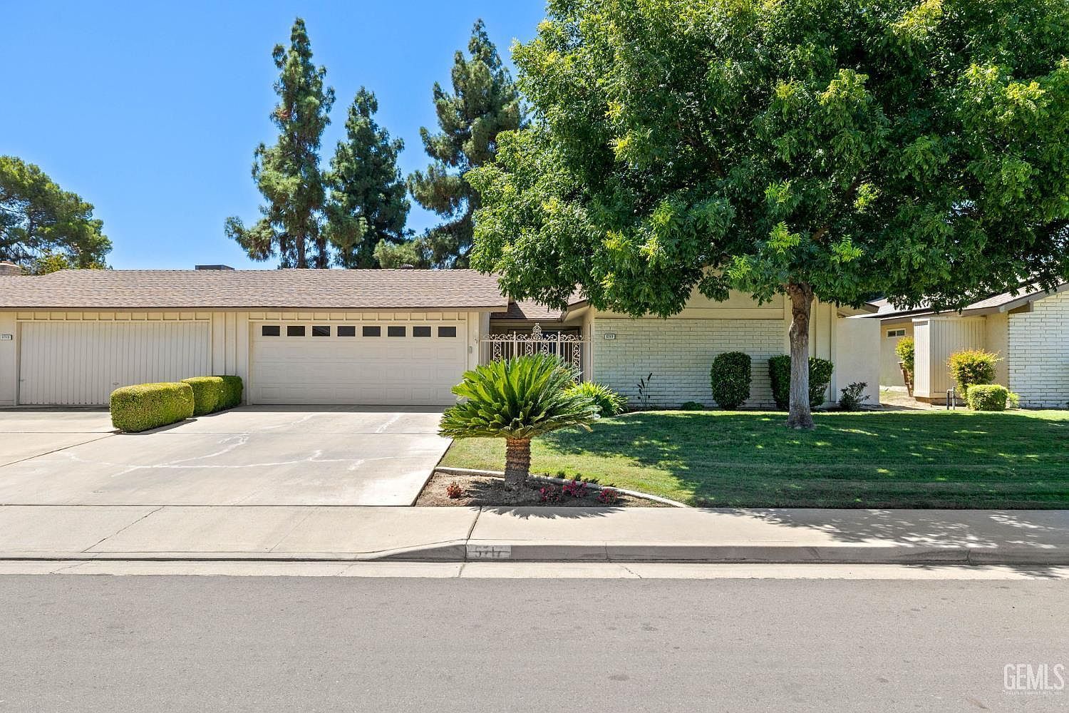 5717 Cypress Point Dr Bakersfield, CA 93309 - Thumbnail 2