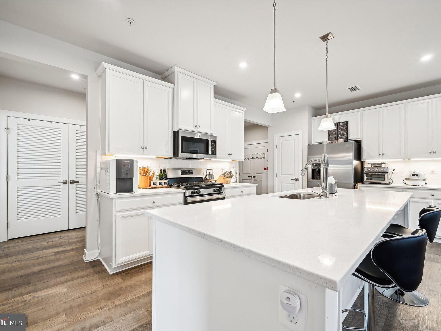 10421 Resort Rd Ellicott City, MD 21042 - Thumbnail 2