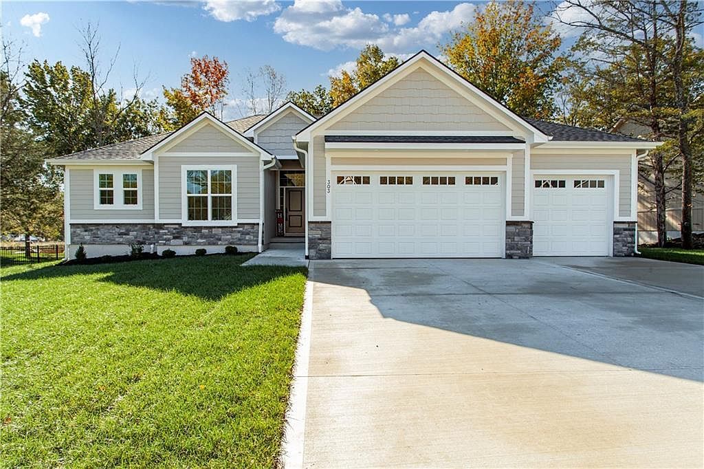 303 SW 17th St Oak Grove, MO 64075 - Thumbnail 2