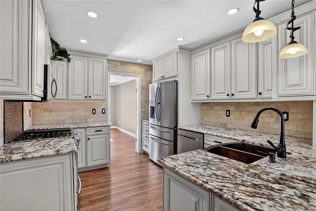 1352 Sheffield Glen Way Atlanta, GA 30329 - Thumbnail 2