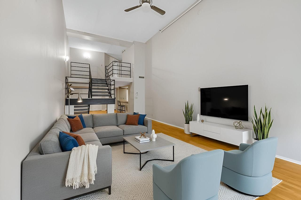 270 E Highland Ave APT 1023 Milwaukee, WI 53202 - Thumbnail 2