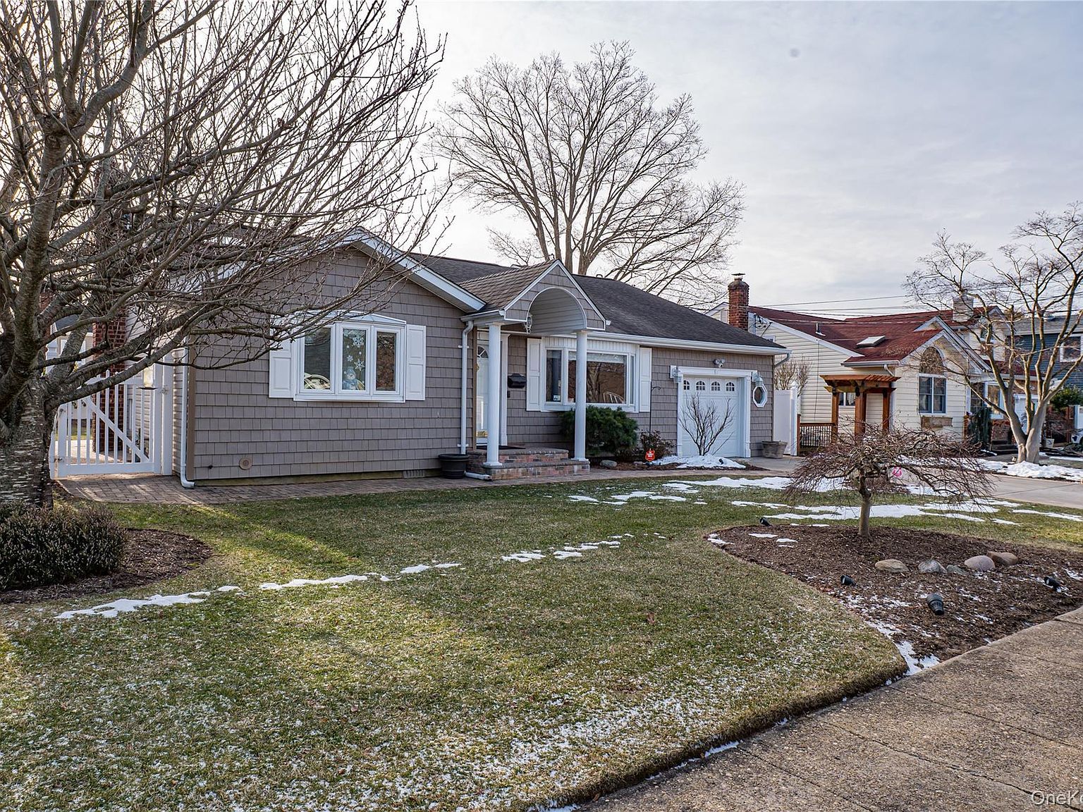 12 Ida Ln North Babylon, NY 11703 - Thumbnail 2