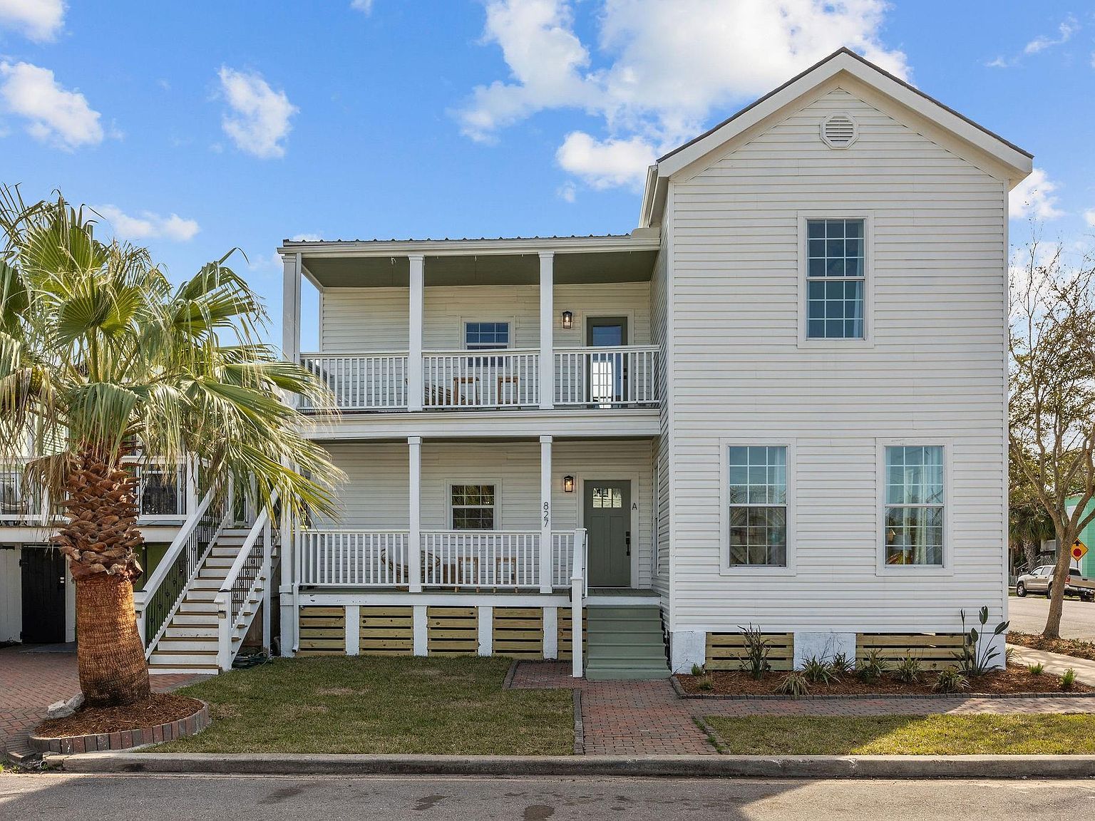 827 Winnie St Galveston, TX 77550 - Thumbnail 2