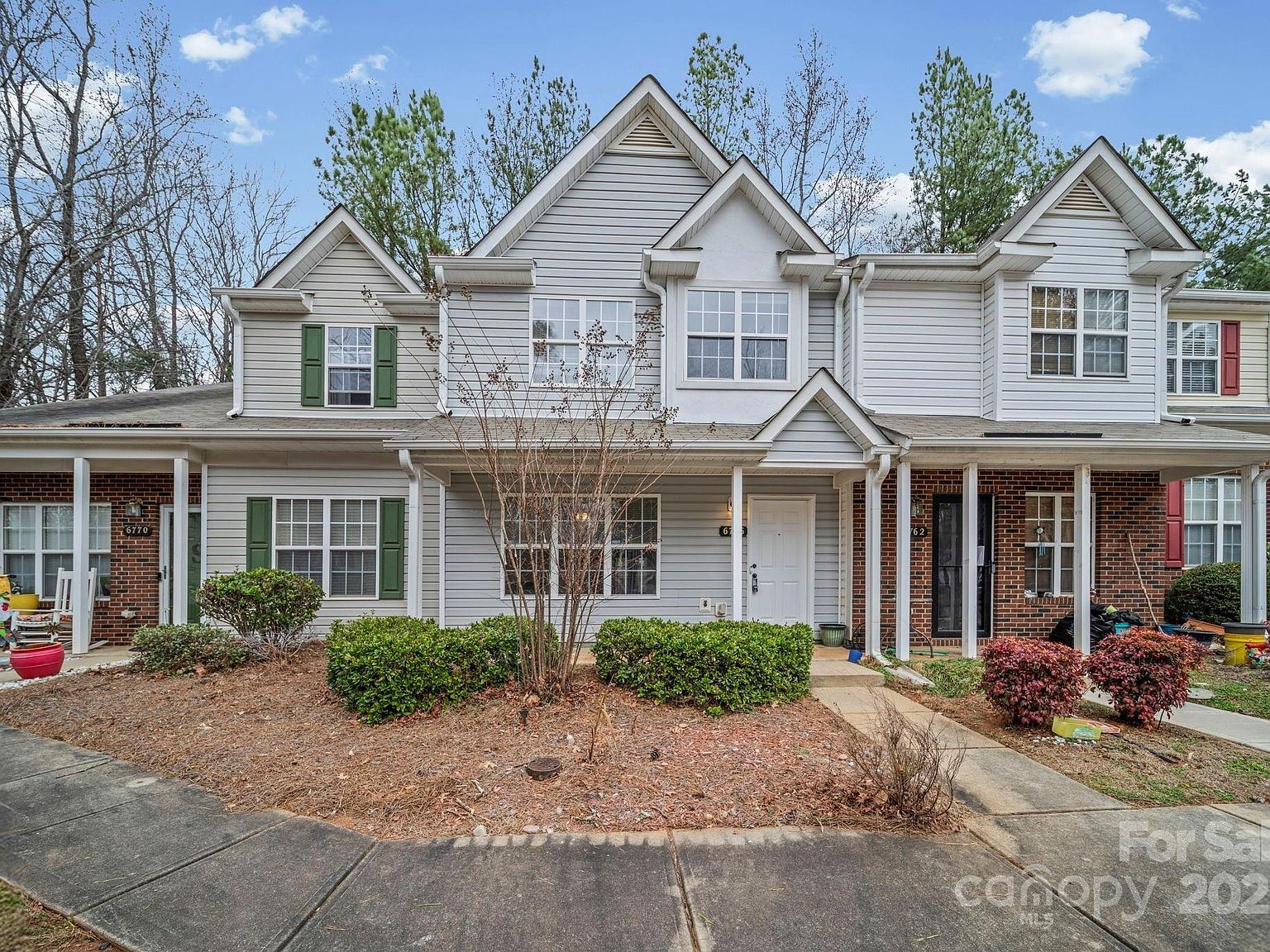 6766 Cypress Tree Ln Charlotte, NC 28215 - Thumbnail 2