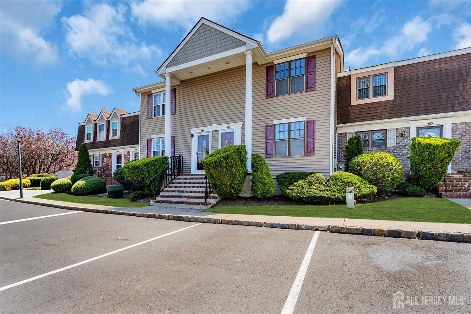 53 Heritage Ln Fords, NJ 08863  | Condominium