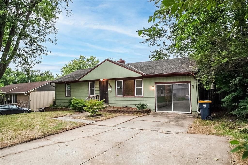 8410 Ruskin Way Kansas City, MO 64134 - Thumbnail 2