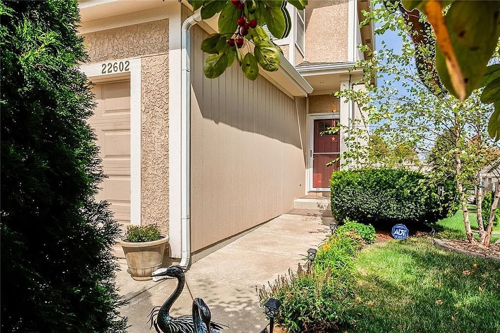 22602 W 72nd Ter Shawnee, KS 66227 - Thumbnail 2