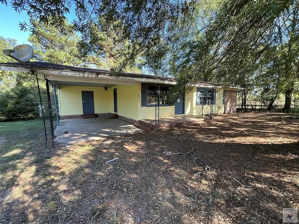 624 W Cypress St Bloomburg, TX 75556  | Single Family